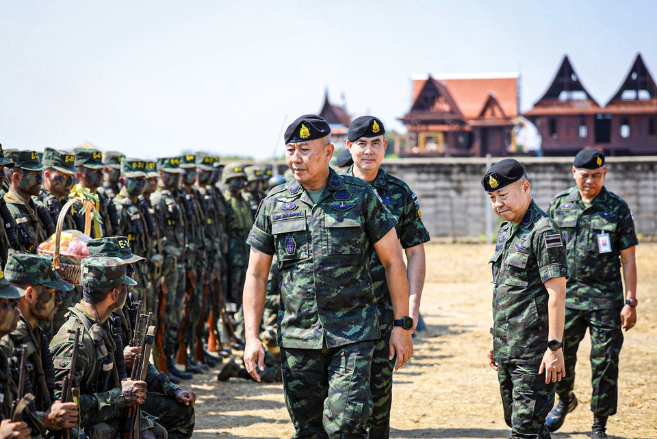 ผบทบตรวจเยี่ยมการฝึกนักเรียนนายสิบ-หลักสูตรจู่โจม-เสริมเขี้ยวเล็บผู้นำหน่วย-จ.ประจวบฯ