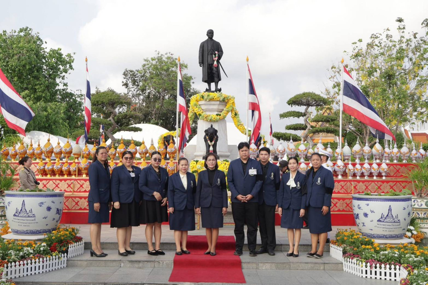 สจด.-ร่วมพิธีวางพานพุ่มเนื่องในวันคล้ายวัน-พระบรมราชสมภพของพระบาทสมเด็จพระพุทธเลิศล้านภาลัย-รัชกาลที่-2-แห่งราชวงศ์จักรี-และวันศิลปินแห่งชาติ-—-สถาบันเทคโนโลยีจิตรลดา-cdti