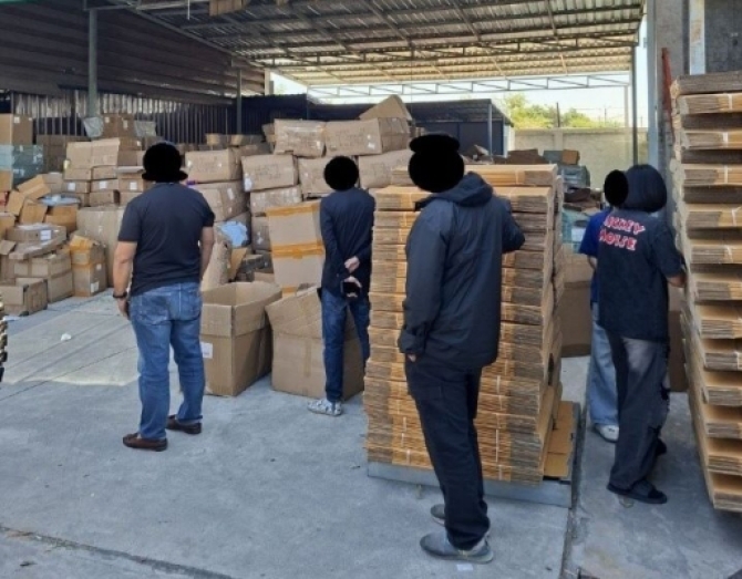 เอปสันจับมือ-ตร.-ทลายโกดังหมึกปลอม-ยึดกว่า-67,000-ขวด