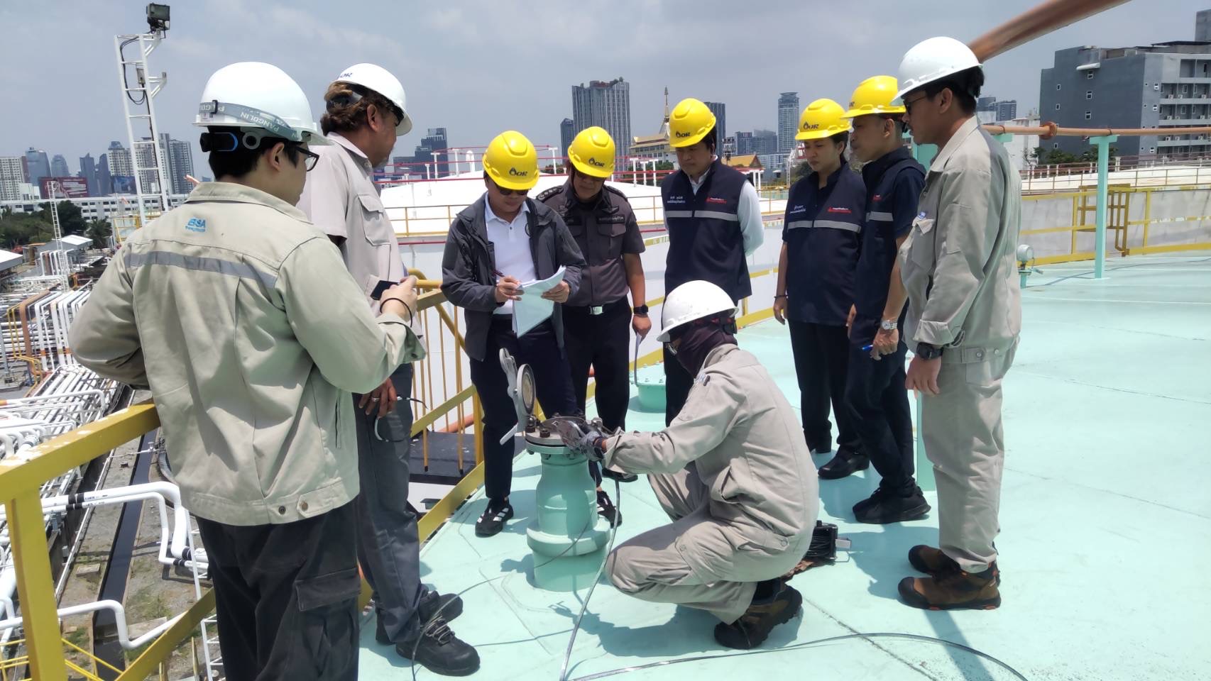 dsi-สนธิกำลังกรมธุรกิจพลังงานปูพรมตรวจเข้มคลังน้ำมัน-8-จุด-4-จังหวัด-:-อินโฟเควสท์