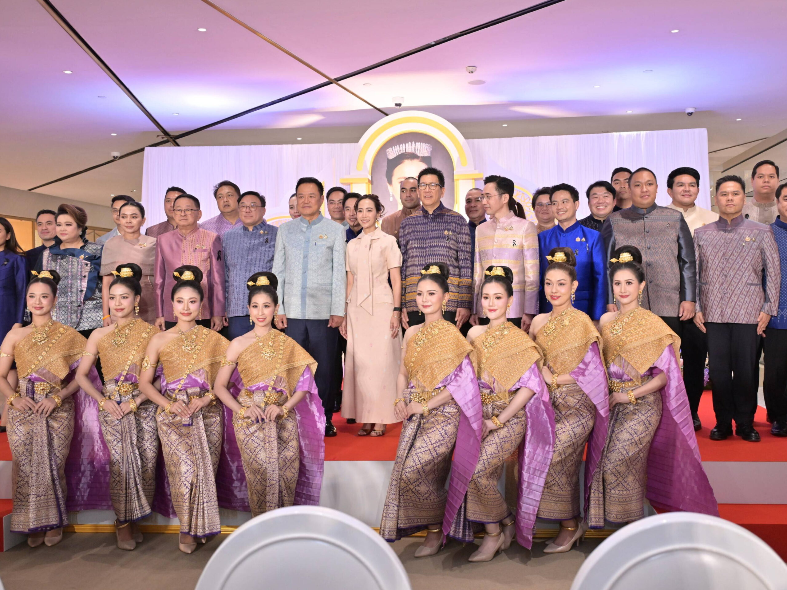รมว.ท่องเที่ยวและกีฬา-ร่วมพิธีเปิดนิทรรศการเฉลิมพระเกียรติ-4-รอบ-สมเด็จพระนางเจ้าฯ-พระบรมราชินี-ณ-ศูนย์การค้าสยามพารากอน