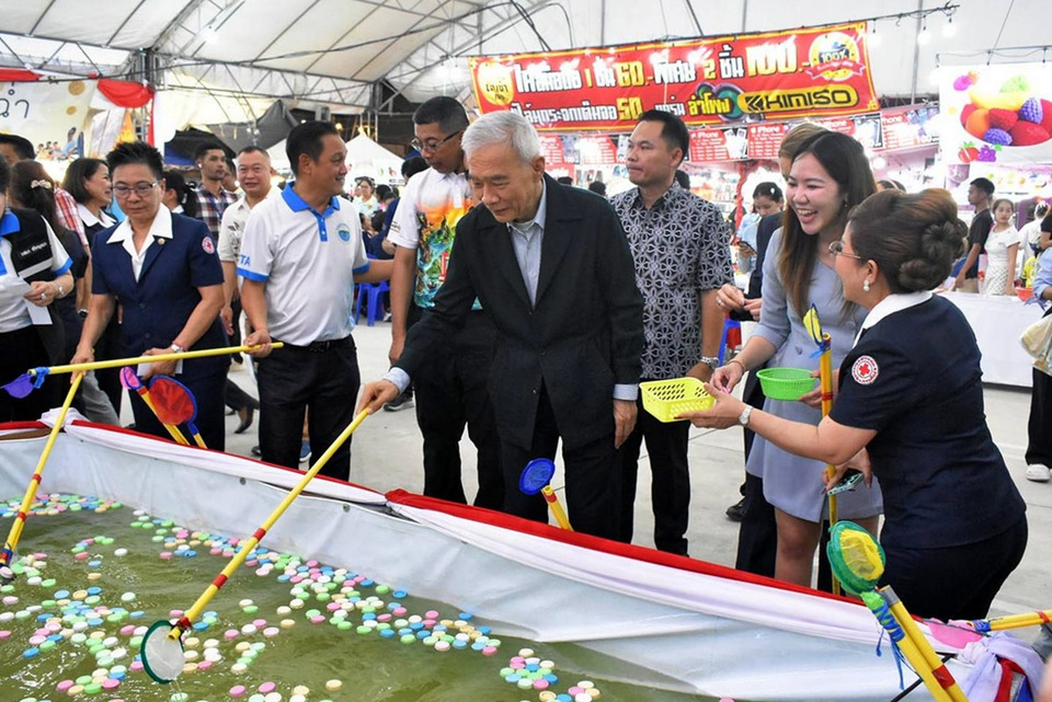 หัวหินคึกคัก-“สุวัจน์”-เปิดงานกาชาดครั้งที่-28-กระตุ้นท่องเที่ยว-ช่วยสาธารณกุศล