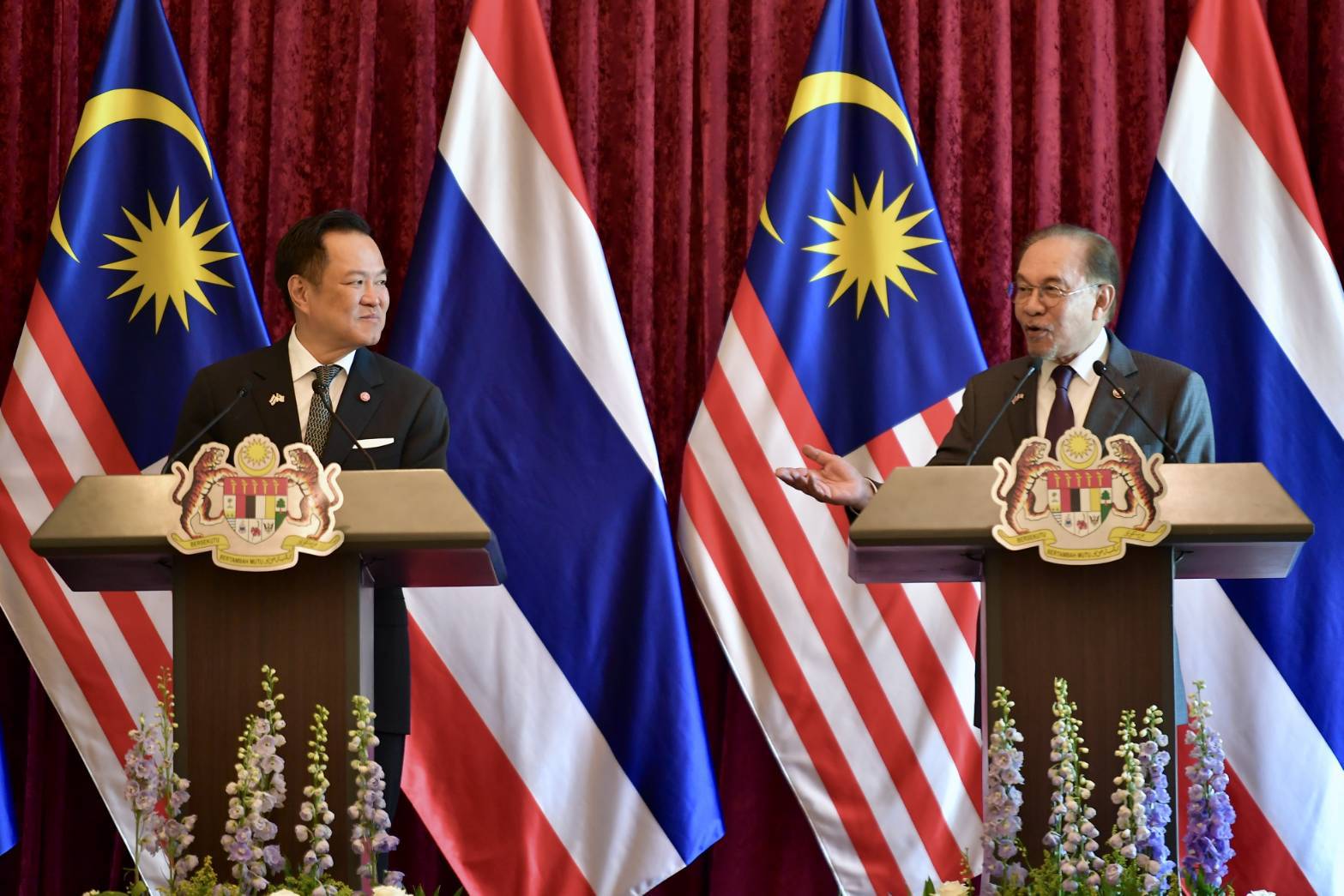 นายกฯ-ไทย-มาเลเซีย-ยกระดับความร่วมมือทุกมิติ-เร่งเชื่อมโครงสร้างพื้นฐาน-ดันการค้า-ลงทุน-แตะเป้า-3-หมื่นล้านดอลลาร์-–-พรรคภูมิใจไทย-:-พูดแล้วทำ