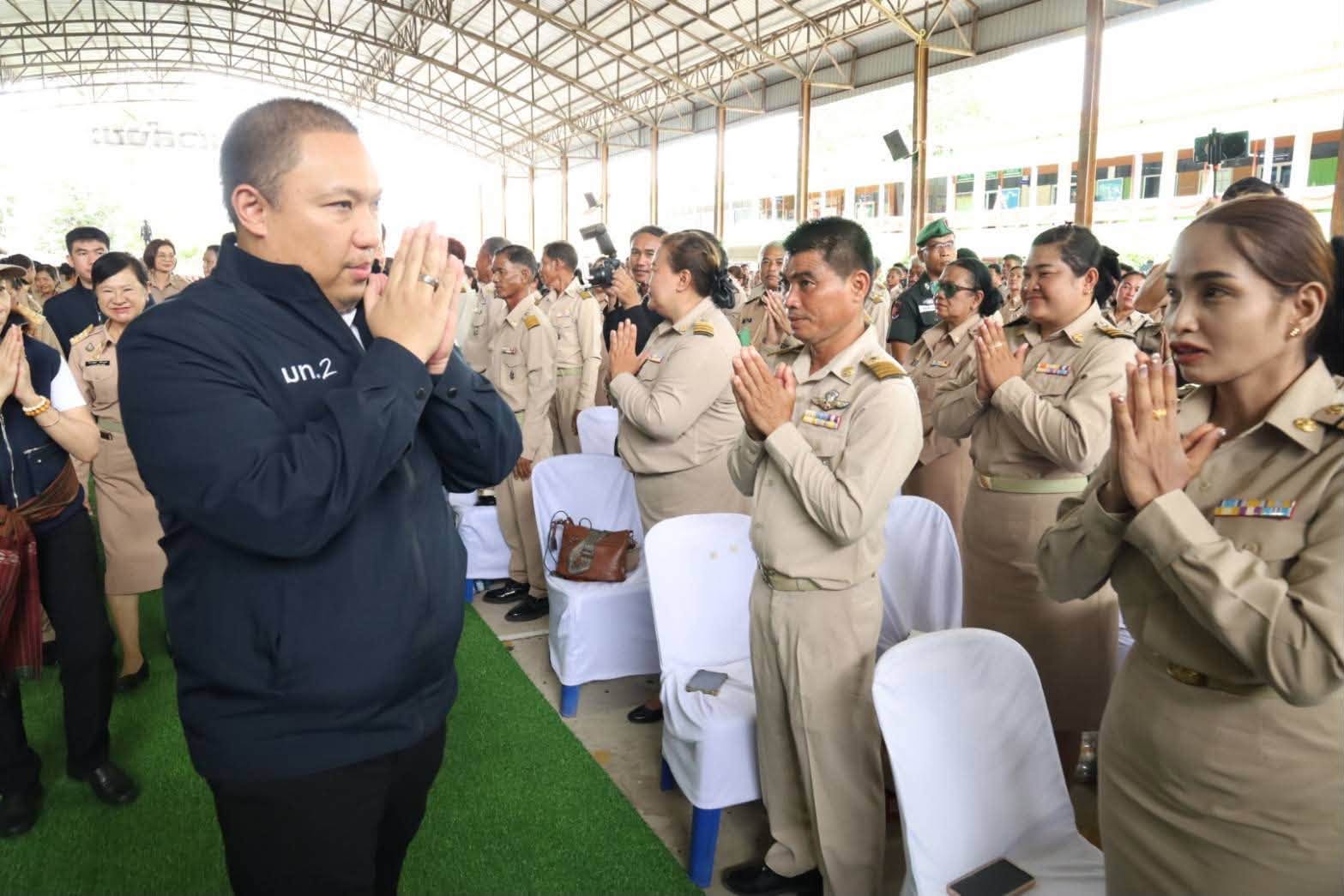 “มท.2” เยี่ยมชาวสุรินทร์​ ลงพื้นที่​ อ.สังขะ ติดตามโครงการไทยช่วยไทย พลัส​ กระตุ้นเศรษฐกิจชุมชน