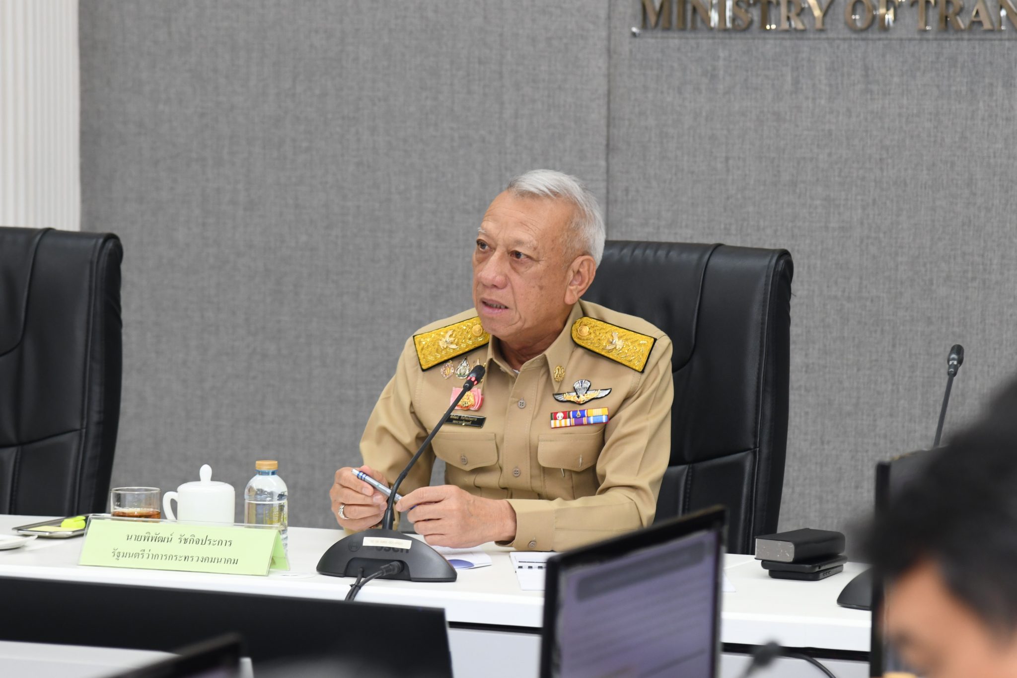 “รองนายกฯ พิพัฒน์” ประชุมติดตามโครงการทางถนน เร่งรัดโครงการสำคัญให้เป็นไปตามแผน สร้างความปลอดภัย ลดค่าใช้จ่าย และเชื่อมโยงโครงข่ายคมนาคมทั่วประเทศ – พรรคภูมิใจไทย : พูดแล้วทำ