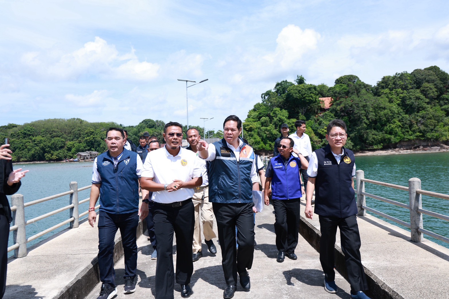 ท่าเรือพร้อม เมืองท่องเที่ยวโต! “รมช.สรรเพชญ” ลงพื้นที่กระบี่ “ผนึก 3 สส. ภูมิใจไทย” ตามโครงการท่าเทียบเรือ,ถนนสายหลัก ยกระดับคมนาคมทั้งระบบเชื่อมเศรษฐกิจ 3 จังหวัด – พรรคภูมิใจไทย : พูดแล้วทำ