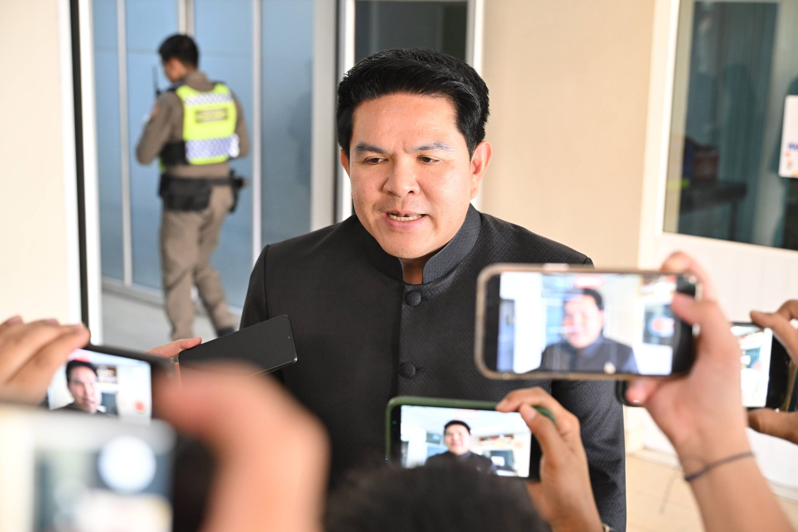 “รมว.สุรศักดิ์” เผย ถอนวีซ่านักท่องเที่ยวกร่าง หารือ “รองนายกฯ เอกนิติ” พร้อมเปิด “ไทยเที่ยวไทยพลัส” 1 ต.ค. นี้ ขยาย 1 ล้านสิทธิ์ หวังกระตุ้นเศรษฐกิจ