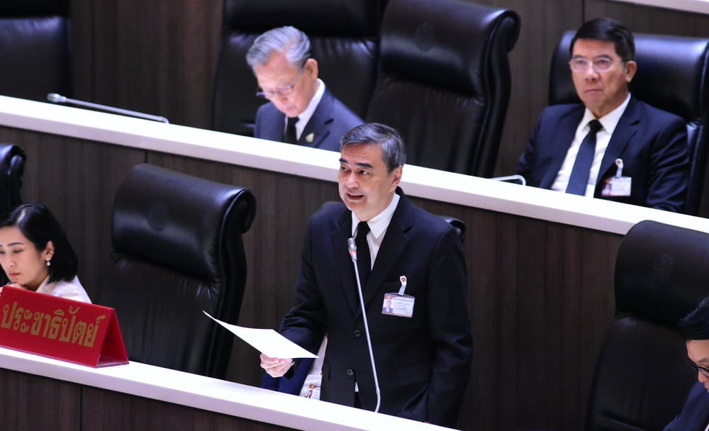 ‘อภิสิทธิ์’ ยกเหตุผล 4 ข้อ ไม่เห็นด้วย พรก.กู้เงิน 4 แสนล้าน ฟันธงไม่มีผลเปลี่ยนแปลงเศรษฐกิจ