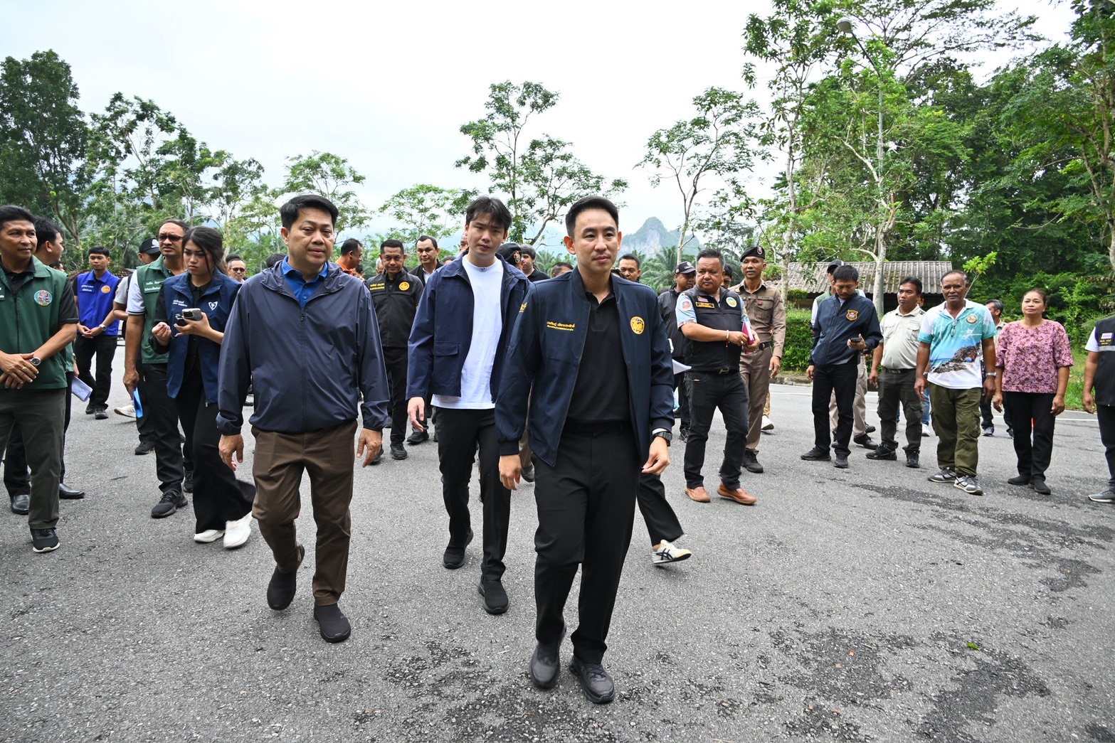 มท4-“วรศิษฎ์”-ลงพื้นที่ก่อนประชุม-ครม.สัญจร-สงขลา-เดินหน้าหนุน-“ความเห็นประชาชน”-ศึกษาโครงการถนนเชื่อม-2-จังหวัด-“พัทลุง-–-สตูล”-เชื่อมโยงโครงข่ายคมนาคมและโลจิสติกส์อ่าวไทย-อันดามัน-ลดระยะทาง-อำนวยความสะดวก-มุ่งยกระดับเศรษฐกิจพื้นที่ภาคใต้-–-พรรคภูมิใจไท