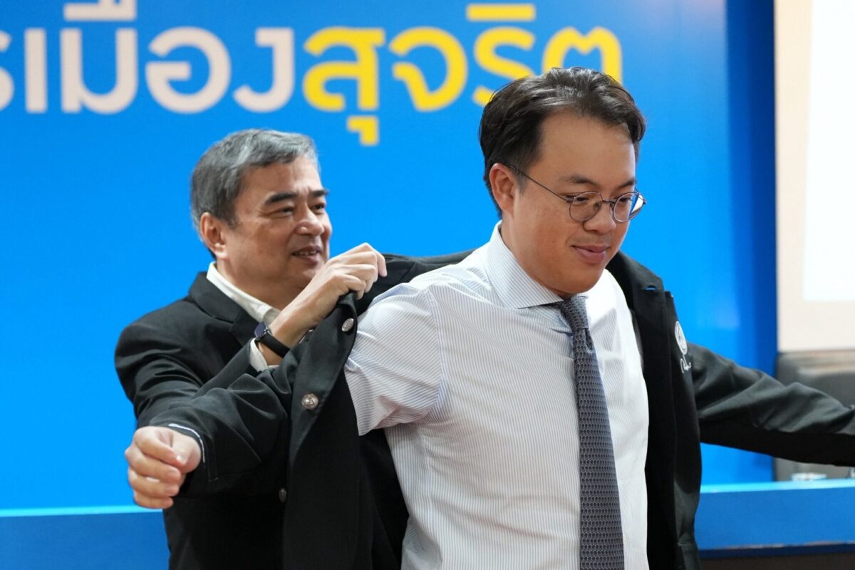 “ประชาธิปัตย์”-ต้อนรับ-“ปุ๊น-ตรีรัตน์”-ร่วมพรรค-มอบบทบาทเสริมทัพนโยบายพลังงาน-เศรษฐกิจ-ชูเปลี่ยนผ่านสู่พลังงานสะอาดเพื่อประชาชน-–-มติชนสุดสัปดาห์