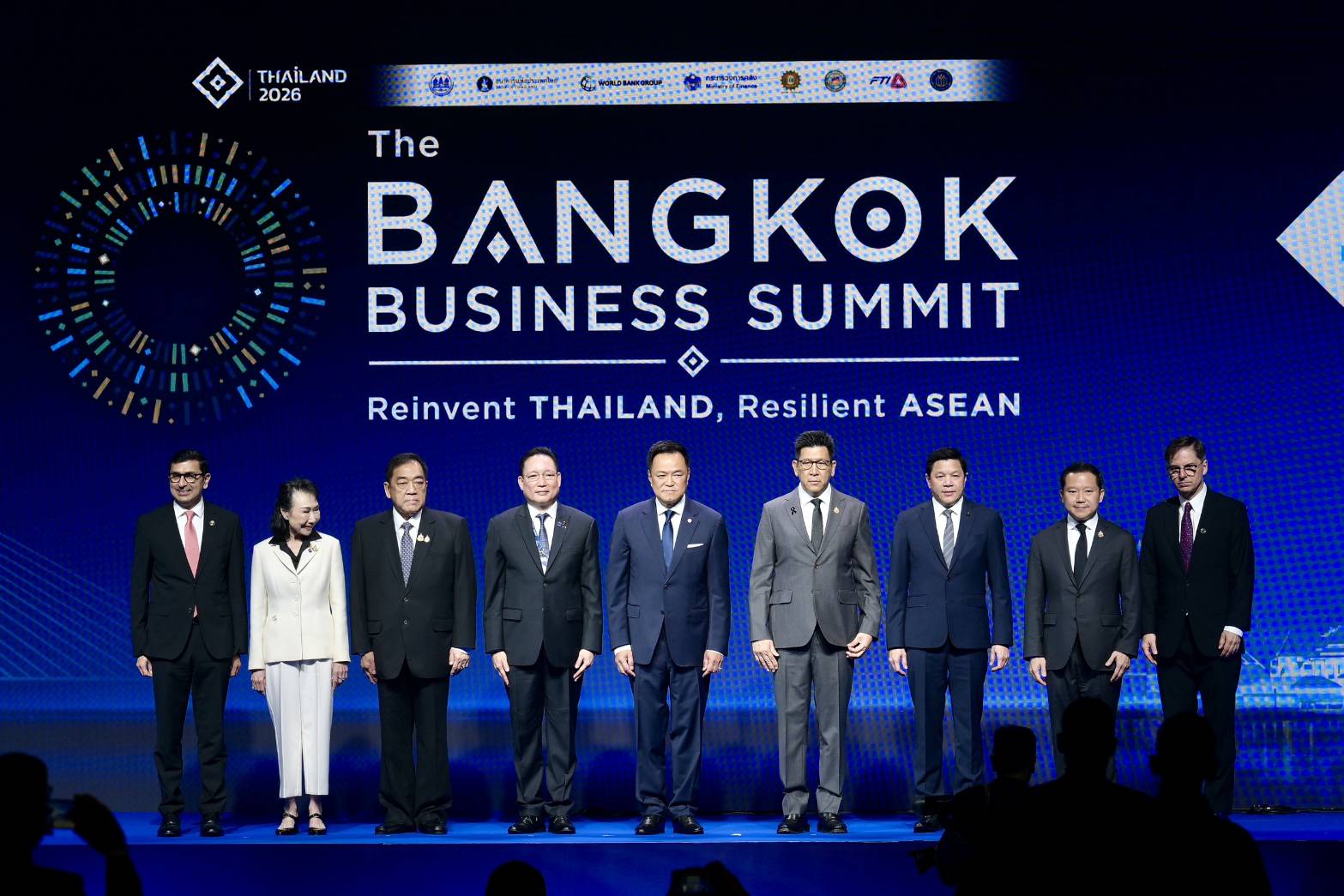 กกร-เวิลด์แบงก์-ดัน-5-อุตสาหกรรมเป้าหมาย-หนุน-gdp-ไทยโต-5.5%-สู่ประเทศรายได้สูง-:-อินโฟเควสท์