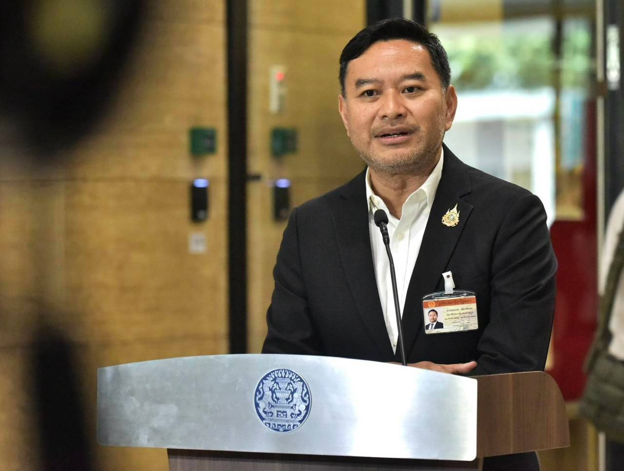 กระทรวงสาธารณสุขขยับ สร้างเศรษฐกิจประเทศด้วยการเจรจากับบริษัทผู้ผลิตยาระดับโลกเพื่อเป็นผู้ร่วมวิจัยพัฒนายาใหม่ๆ และเปิดรับการลงทุนการผลิตยา