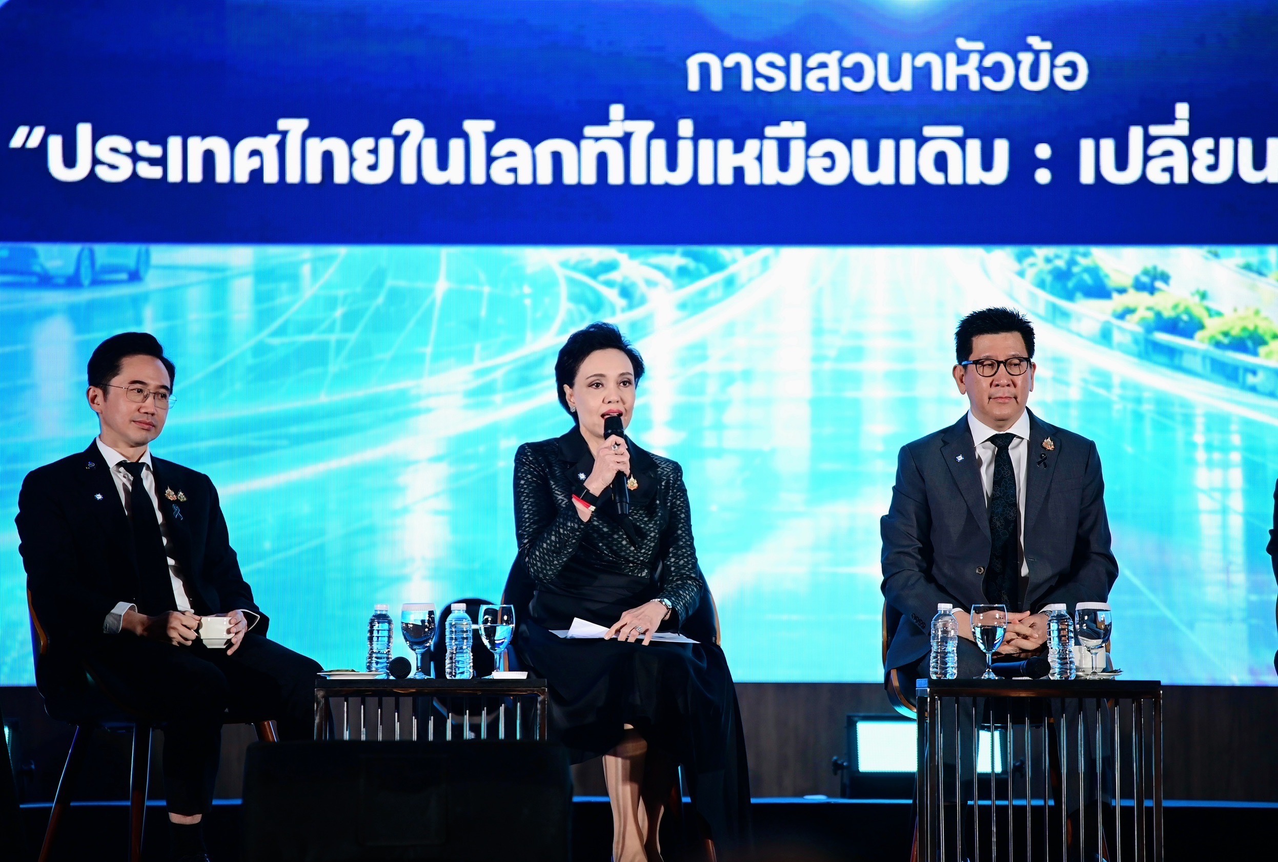 นางศุภจี สุธรรมพันธุ์ รองนายกรัฐมนตรีและรัฐมนตรีว่าการกระทรวงพาณิชย์ เข้าร่วมพิธีเปิดและร่วมเสวนาในหัวข้อ “ประเทศไทยในโลกที่ไม่เหมือนเดิม : เปลี่ยนอย่างไรให้ไปต่อ” ในวันที่ 30 กันยายน 2569 ณ ห้องแกรนด์ไดมอนด์ บอลรูม ,อิมแพ็ค ฟอรั่ม เมืองทองธานี